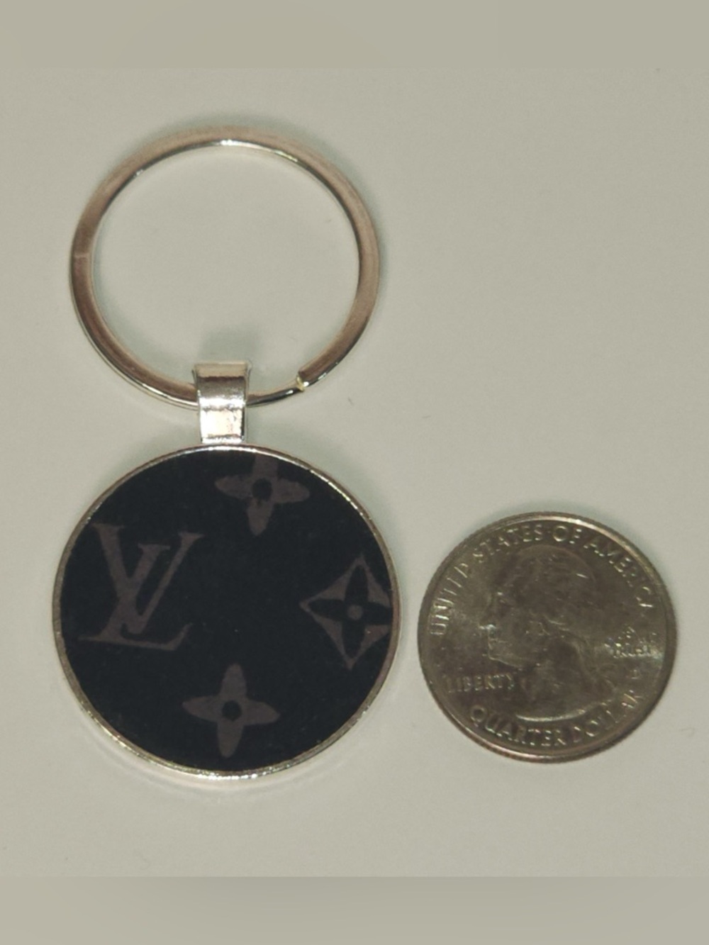 Louis Vuitton Suhali interior cloth Black Monogram Round Silver Keychain Ring - Picture 6 of 7